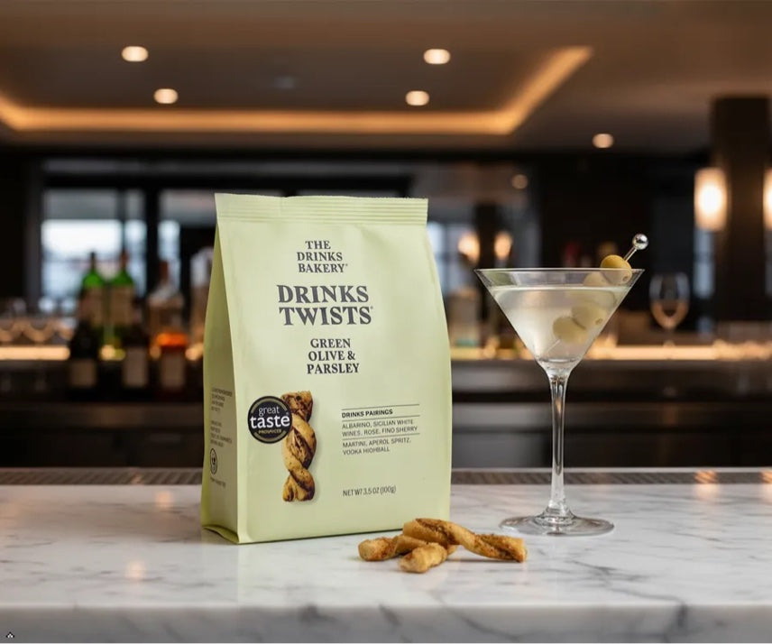 Drinks twists bag at the bar