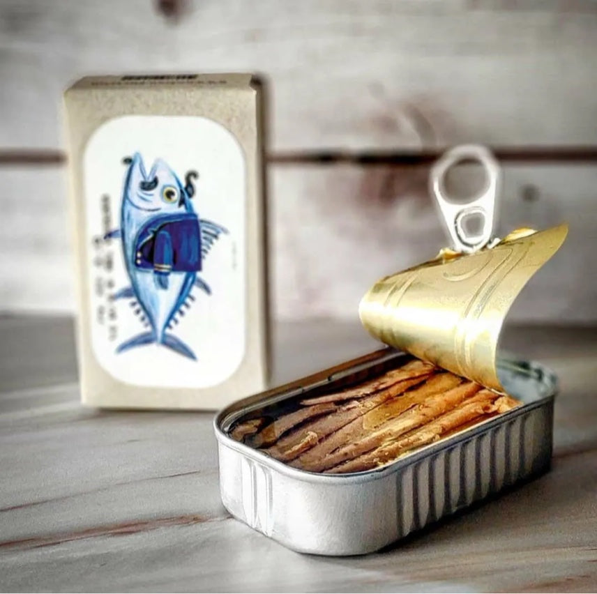 Open tin of José Gourmet ventresca tuna